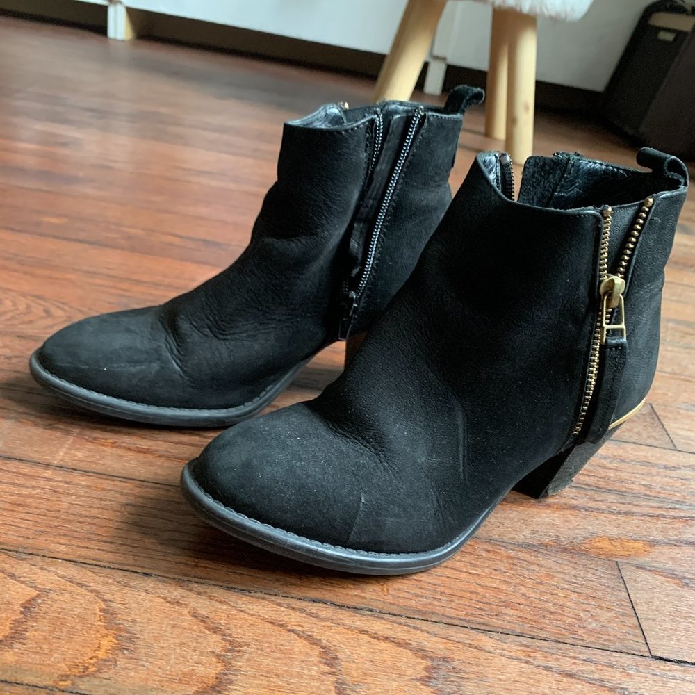 Steve Madden Suede Whendy Booties - Black and Gold - 6.5M